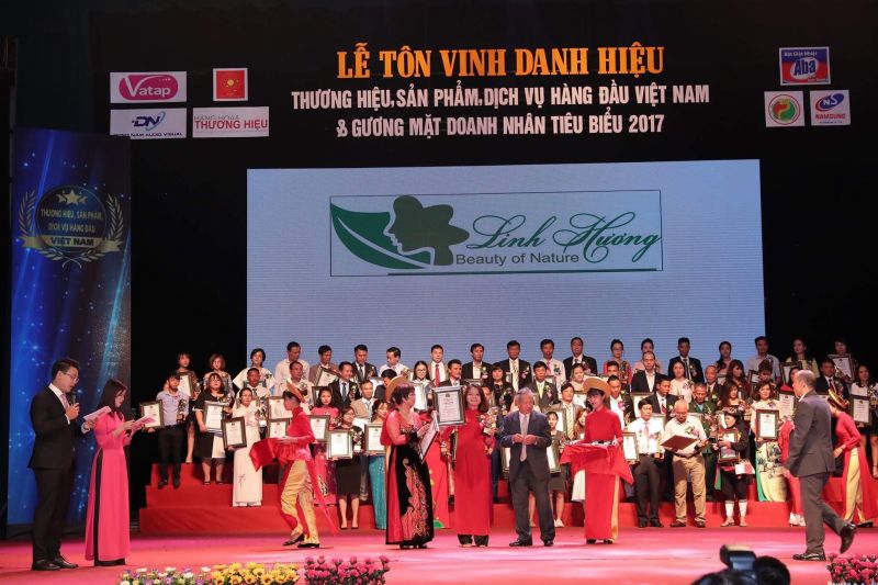 Mỹ phẩm thiên nhiên Linh Hương thắng lớn trong chương trình "Doanh nhân tiêu biểu 2017"